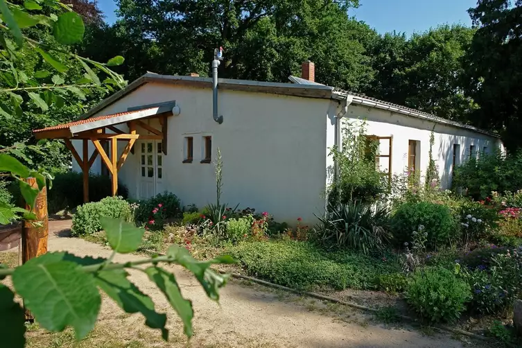 Alte Schule JBA e.V. - kleines Haus Begegnungsstätte am Goldensee