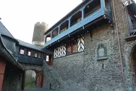 Hausansicht Burg Bischofstein Hatzenport