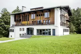 Hausansicht DJH Jugendherberge Berchtesgaden Bischofswiesen