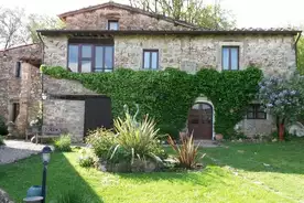 Hausansicht Casa Purgatorio Poppi (AR)