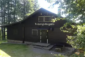 Hausansicht Dachsrieglberghütte Furth im Wald