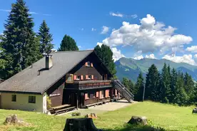 Hausansicht Naturfreundehaus Brambrüesch Malix bei Chur