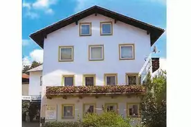 Hausansicht Gruppenhaus am Bach Arnbruck
