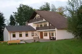 Hausansicht Herbert-Kießling-Wanderheim Moosbach