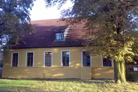 Hausansicht Landseminare- Künstlerhof im Fläming Mühlenfließ