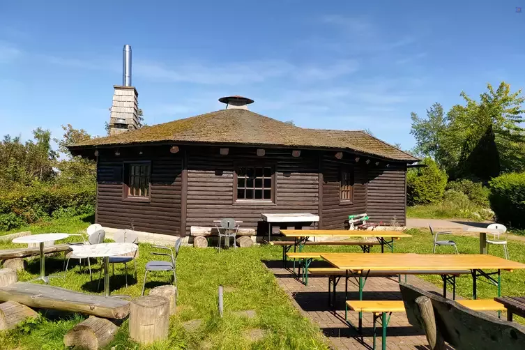 Schulland- und Jugendheim Haus Berlin mit Sport-/Schwimmhalle