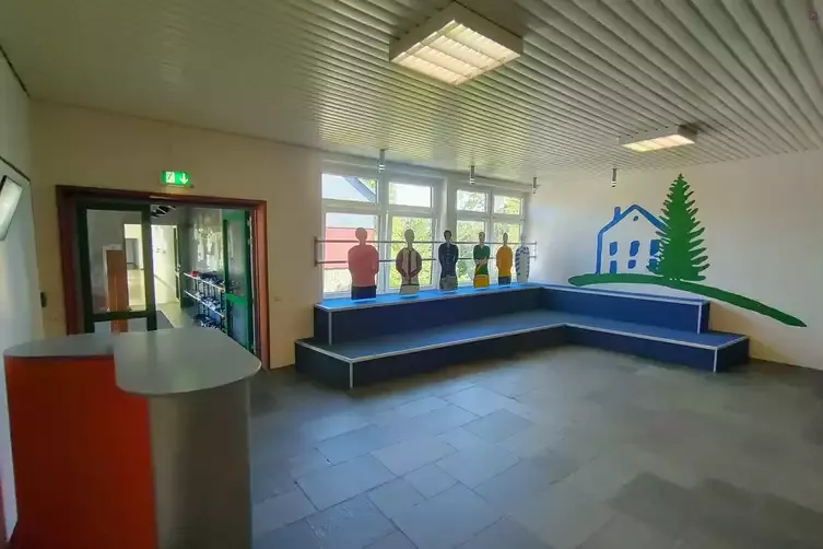 Haus Berlin, Schulland- und Jugendheim mit Sport-/Schwimmhalle