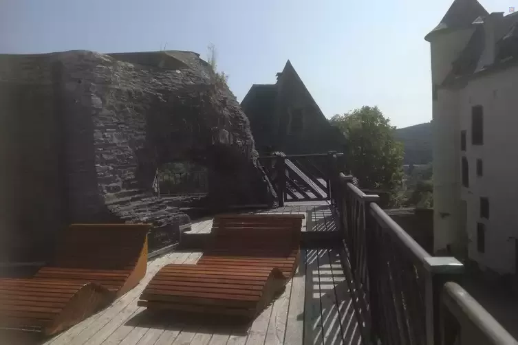 Jugendburg Neuerburg in der Eifel - Abenteuer, Mittelalter und Moderne