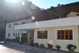 Hausansicht Jugendhotel Loifarngut St. Veit