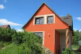 Hausansicht Lebenswiese Haus am See Brodowin