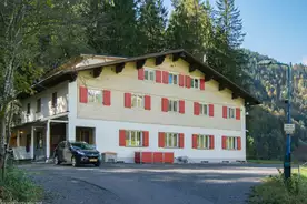 Hausansicht Gruppenhaus im Bregenzerwald Au