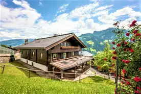 Hausansicht Alpenchalet Bergprinzessin im Zillertal Hippach/Zillertal