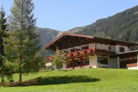 Hausansicht Gruppenhaus Krimml Neukirchen am GroÃvenediger