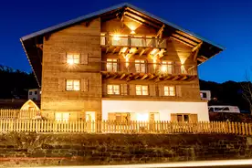 Hausansicht Alpen Select Lodge  Riezlern