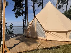 Hausansicht Red Woods Glamping Lodge LÃ¼tow