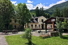 Hausansicht Seminarhaus Hirschwangerhof Reichenau an der Rax