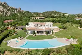 Hausansicht Villa Ossidiana Punta Sardegna