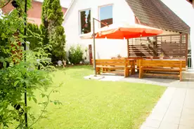 Hausansicht Kinderfreundliche XXL Ferienwohnung "Blumenwiese" Hayingen