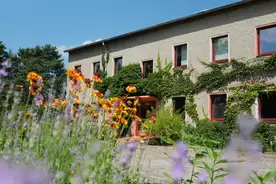 Hausansicht Seminarhaus Zebra Kagel Grünheide