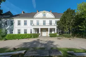 Hausansicht Jugendgästehaus Schloss Noer Noer