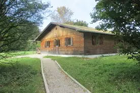 Hausansicht Blockhaus Benediktenwand KÃ¶nigsdorf