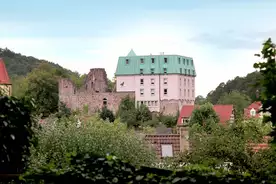 Hausansicht DJH-Jugendherberge Burg Rabeneck Pforzheim