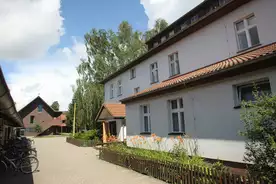Hausansicht Jugendherberge LÃ¼bben mit Zeltplatz LÃ¼bben