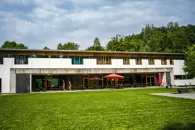 Hausansicht DJH Jugendherberge Possenhofen Pöcking