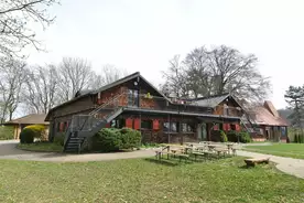 Hausansicht Schwarzhornhaus mit NaturHochseilgarten Waldstetten
