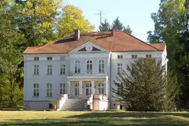 Hausansicht Jugendschloà Neu Sammit Krakow am See