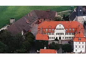 Hausansicht Ferienwohnungen SchloÃ JestÃ¤dt Meinhard