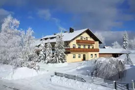 Hausansicht Gruppenhaus Landhaus Frauenberg mit Whirlpool HaidmÃ¼hle