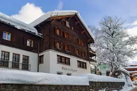 Hausansicht Sportclub Schweizerhaus Davos-Klosters